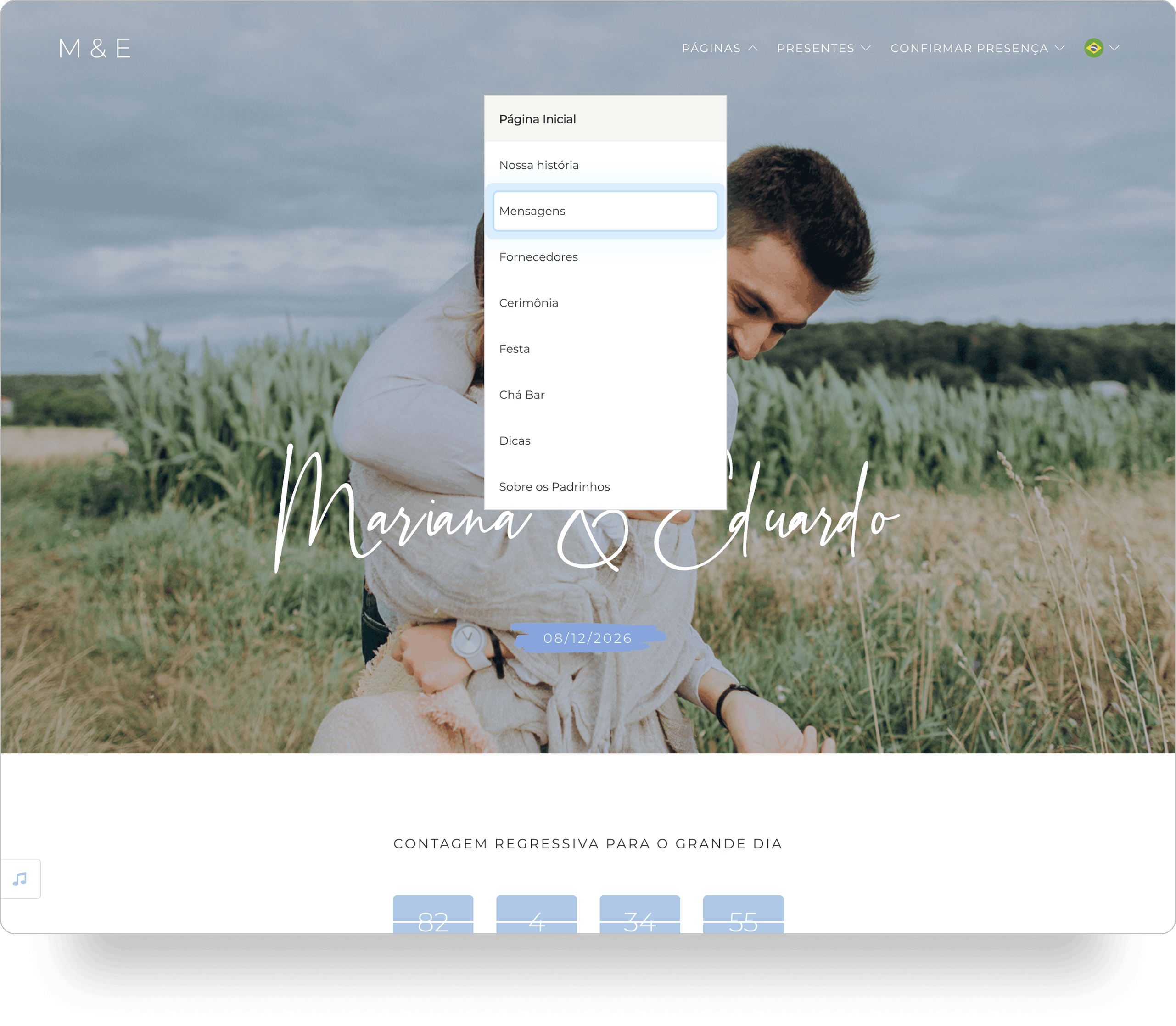 Captura de tela do site de casamento mostrando a foto do casal ao fundo e, no topo, um menu de navegação suspenso aberto com a opção 'Mensagens' em destaque.